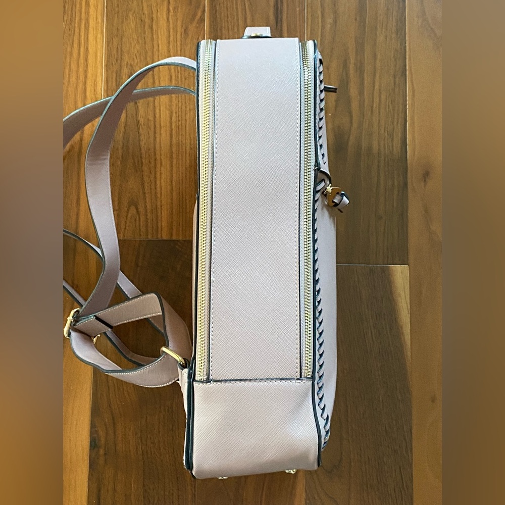 Backpack - Picture 6 of 8